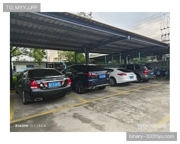 陆光祖居然开豪车去训练场?这普通人想象不到的生活差距啊! 陆光祖居然开豪车去训练场?这普通人想象不到的生活差距啊!